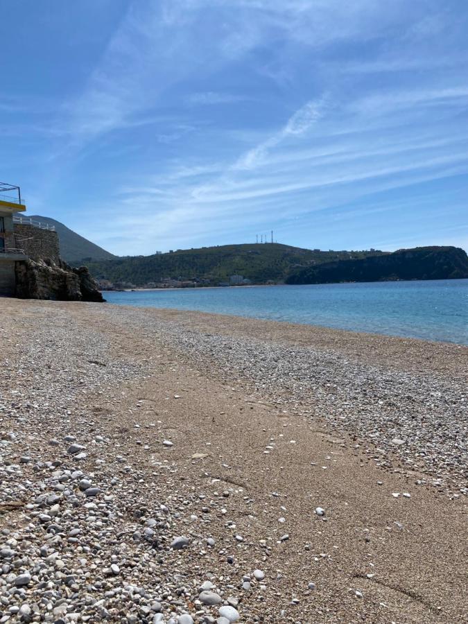 Las Nubes Rooms Himare Esterno foto