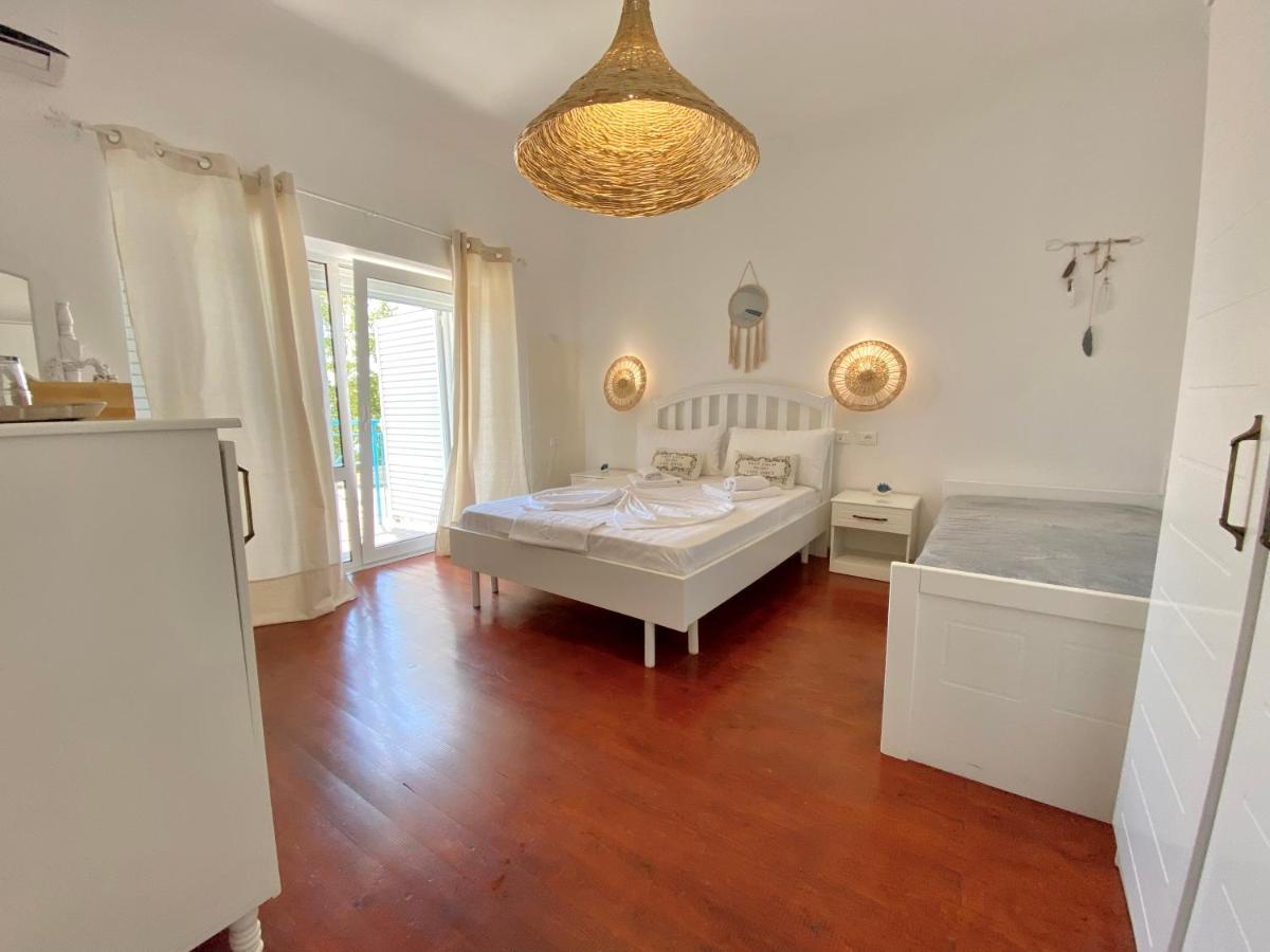 Las Nubes Rooms Himare Esterno foto