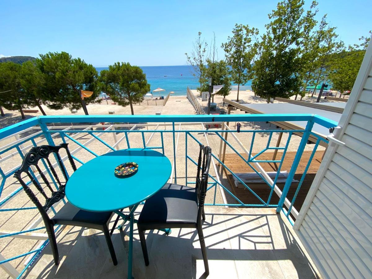 Las Nubes Rooms Himare Esterno foto