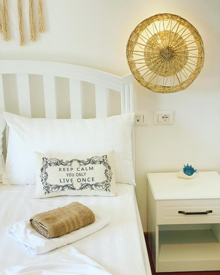 Las Nubes Rooms Himare Esterno foto