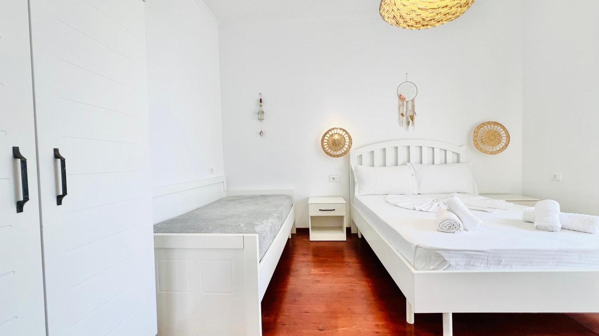 Las Nubes Rooms Himare Esterno foto